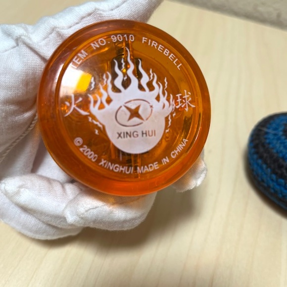 Yoyo and Hackysac toy set. Orange Yoyo, blue & black Hacky-Sac. - Picture 5 of 5